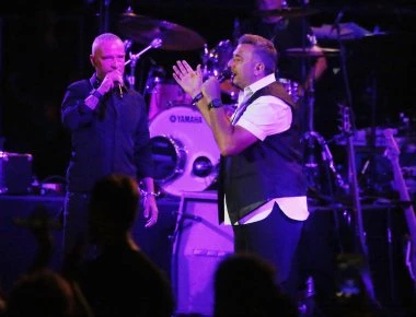 O Αντώνης Ρέμος αποκάλυψε με ποιον θα τραγουδήσει φέτος στο Nammos (βίντεο)